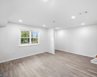 1006 York Road - Photo Thumbnail 5