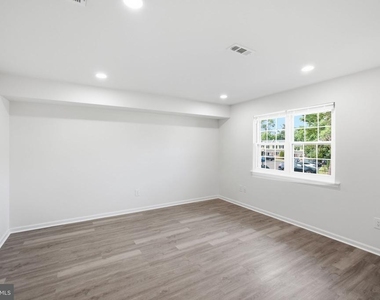 1006 York Road - Photo Thumbnail 4