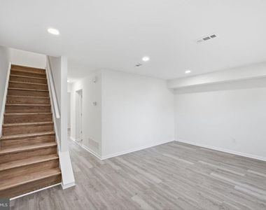 1006 York Road - Photo Thumbnail 2