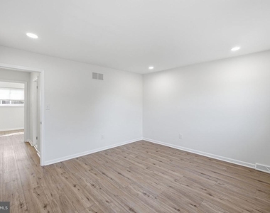 1006 York Road - Photo Thumbnail 16