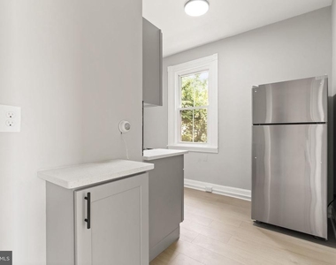 216 Collingdale Avenue - Photo Thumbnail 4