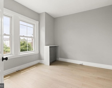 216 Collingdale Avenue - Photo Thumbnail 7
