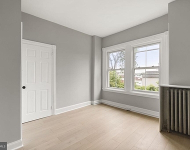 216 Collingdale Avenue - Photo Thumbnail 6