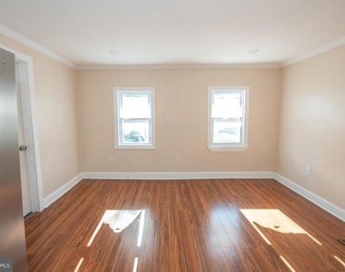 606 Green Street - Photo Thumbnail 11