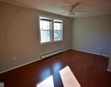 32 Woodland Avenue - Photo Thumbnail 2