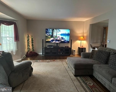 1603 Fairmount Avenue - Photo Thumbnail 2