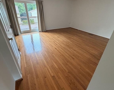 15765 Haynes Rd - Photo Thumbnail 5