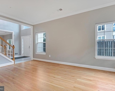 16131 Parklawn Place - Photo Thumbnail 4