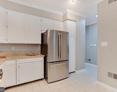 16131 Parklawn Place - Photo Thumbnail 11
