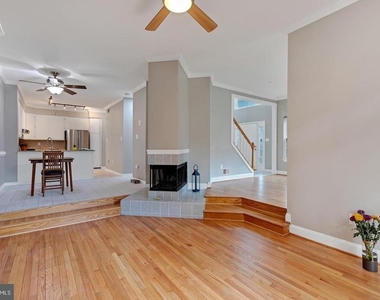 16131 Parklawn Place - Photo Thumbnail 15