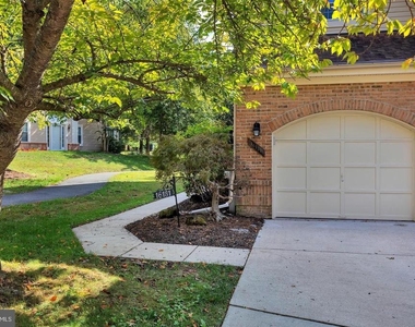 16131 Parklawn Place - Photo Thumbnail 2