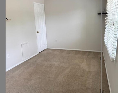 18008 Wagonwheel Court - Photo Thumbnail 16
