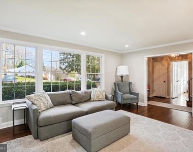 7832 Fulbright Court - Photo Thumbnail 3