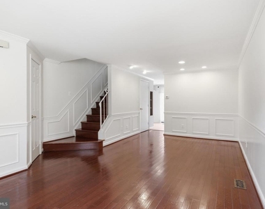 9504 Dunbrook Court - Photo Thumbnail 3