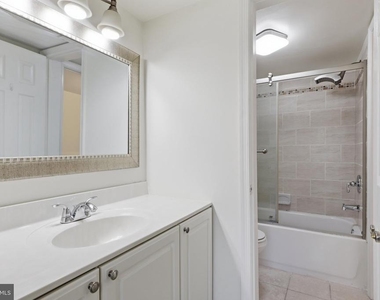 9504 Dunbrook Court - Photo Thumbnail 14