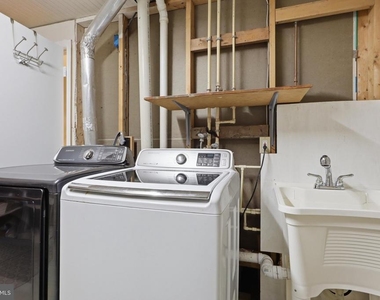 9504 Dunbrook Court - Photo Thumbnail 18