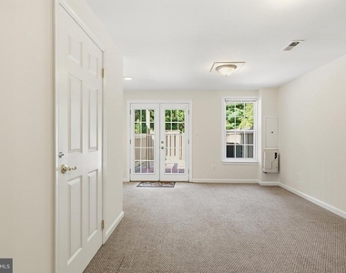 9504 Dunbrook Court - Photo Thumbnail 15