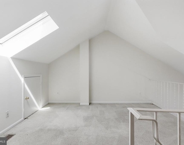 9504 Dunbrook Court - Photo Thumbnail 10