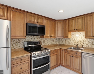 9504 Dunbrook Court - Photo Thumbnail 5