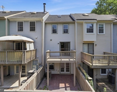 9504 Dunbrook Court - Photo Thumbnail 19