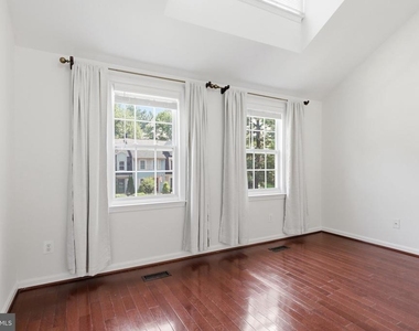 9504 Dunbrook Court - Photo Thumbnail 8