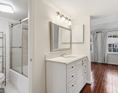9504 Dunbrook Court - Photo Thumbnail 12