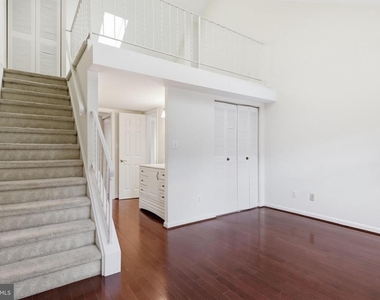 9504 Dunbrook Court - Photo Thumbnail 9