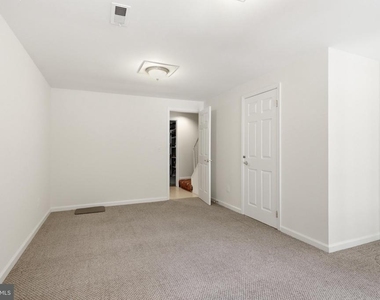 9504 Dunbrook Court - Photo Thumbnail 16