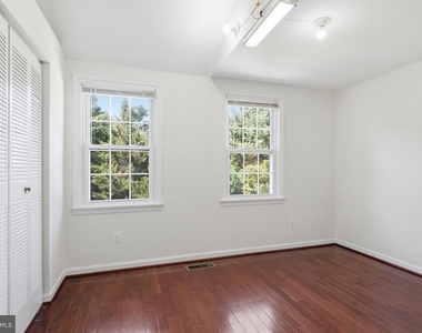 9504 Dunbrook Court - Photo Thumbnail 11