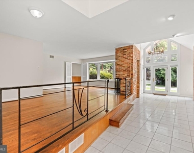 7504 Radnor Road - Photo Thumbnail 6