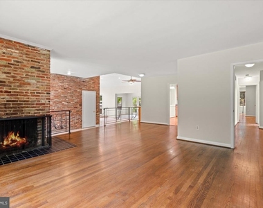 7504 Radnor Road - Photo Thumbnail 3