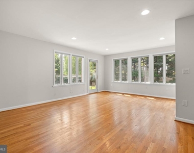 7504 Radnor Road - Photo Thumbnail 24