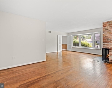 7504 Radnor Road - Photo Thumbnail 8