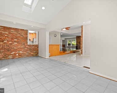 7504 Radnor Road - Photo Thumbnail 12
