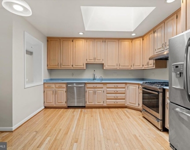 7504 Radnor Road - Photo Thumbnail 7