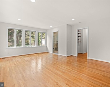 7504 Radnor Road - Photo Thumbnail 14