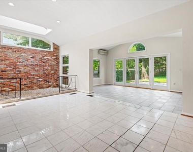 7504 Radnor Road - Photo Thumbnail 9