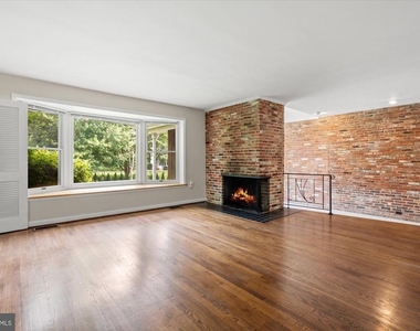 7504 Radnor Road - Photo Thumbnail 2