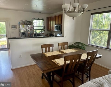 121 Moore Drive - Photo Thumbnail 4