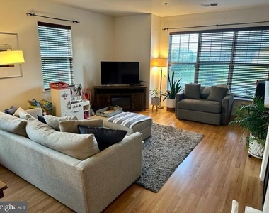 121 Moore Drive - Photo Thumbnail 5