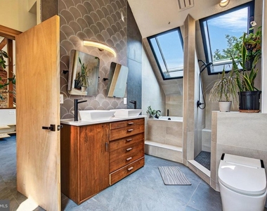 6192 Llanfair Drive - Photo Thumbnail 11
