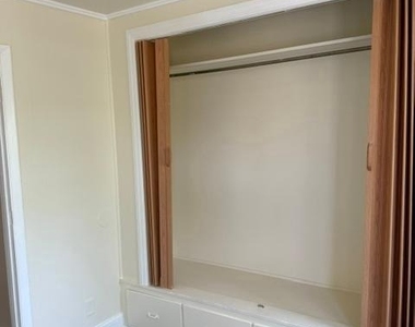 27 E Main Street - Photo Thumbnail 6