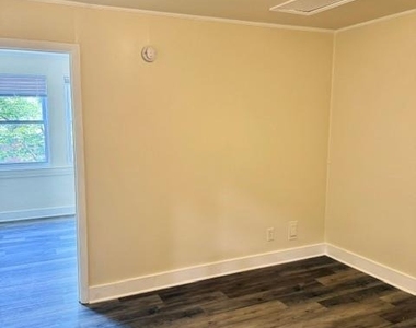 27 E Main Street - Photo Thumbnail 8