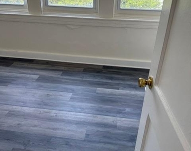 27 E Main Street - Photo Thumbnail 2