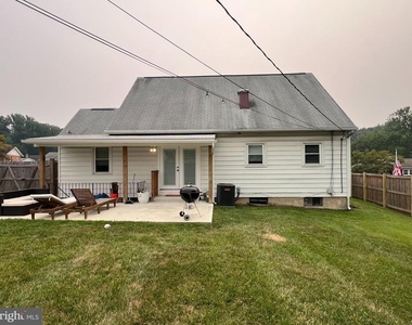6017 Black Friars Circle - Photo Thumbnail 7