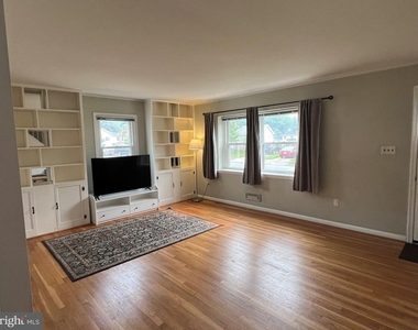6017 Black Friars Circle - Photo Thumbnail 2