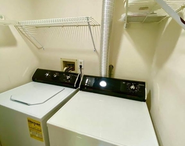 9105 Lincolnshire Court - Photo Thumbnail 13