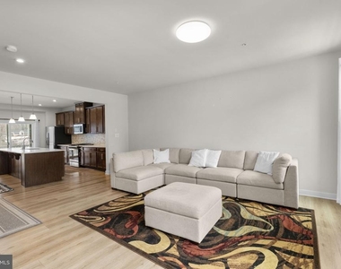 10706 Larkswood Street - Photo Thumbnail 2