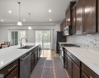 10706 Larkswood Street - Photo Thumbnail 11