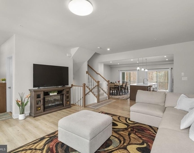 10706 Larkswood Street - Photo Thumbnail 3